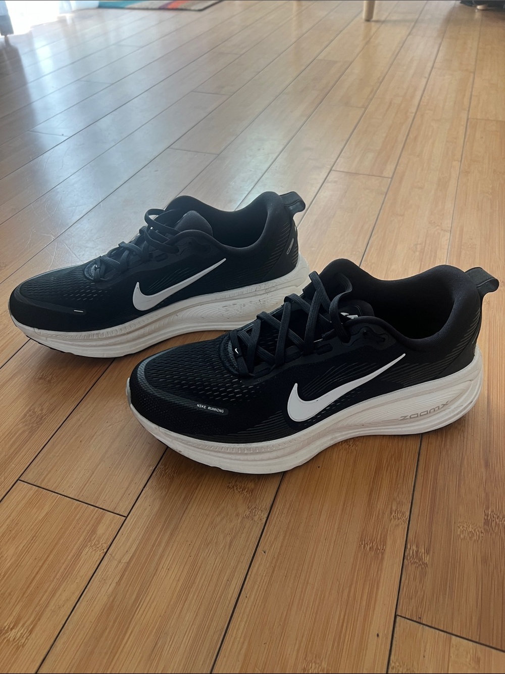 Nike Vomero 18 Black & White Men's Road Running Shoes Size 10